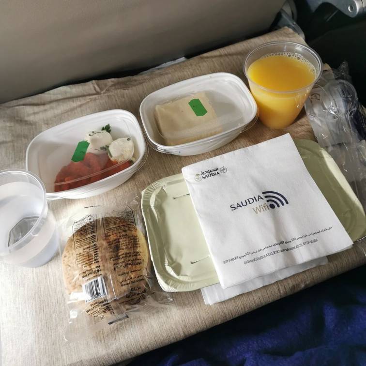 makanan di saudi airlines